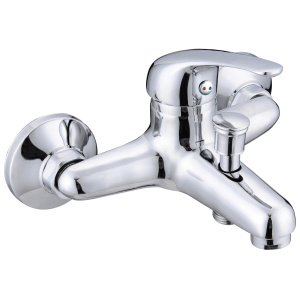 Bateria wannowa DECA35 Chrom bateria wannowa chromowana, z eleganckim błyszczącym wykończeniem. Nowoczesny design z solidną konstrukcją, zapewniający precyzyjną regulację temperatury i ciśnienia wody. Idealna do współczesnych łazienek, łącząca estetykę z funkcjonalnością.